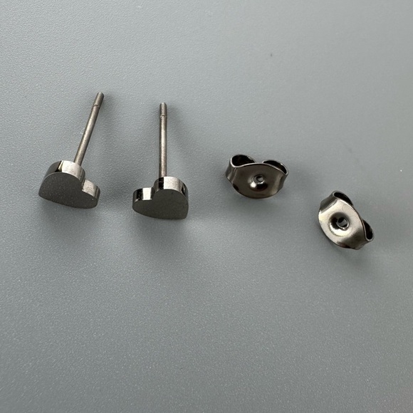 Titanium Heart Stud Earrings - Picture 9 of 10